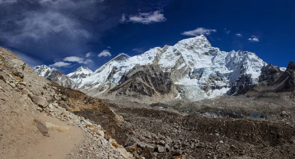 Caminhada no acampamento base do Everest, nepal. Himalaia Visualizações — Fotografia de Stock