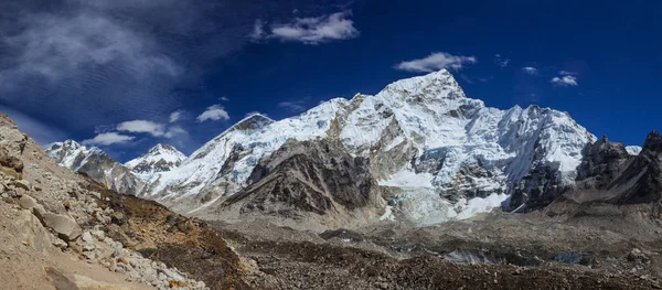 Caminata al campamento base del Everest, nepal. Vistas del Himalaya — Foto de Stock
