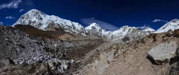 Caminata al campamento base del Everest, nepal. Vistas del Himalaya — Foto de Stock