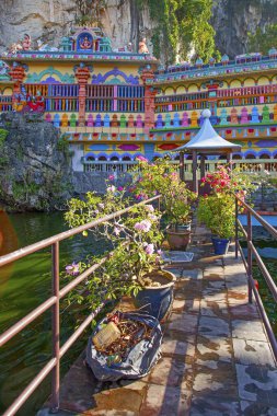 Yarasa ve Villa mağaraları yakınlarındaki güzel Hindu tapınağı, Kuala Lumpur, Malezya