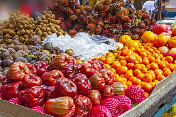 Assortimento Frutti Esotici Asiatici Nel Mercato Sulla Strada Petaling Kuala — Foto Stock
