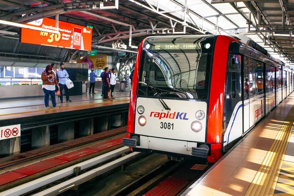 Kuala Lumpur Malaysia Janeiro 2020 Comboio Trânsito Ferroviário Leve Malásia — Fotografia de Stock