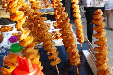 Kızarmış patatesler - Langkawi gece pazarında fast food