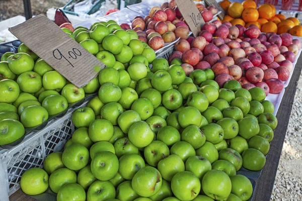 Fruits Frais Vitamines Fond Pommes Vert Vif Sur Marché — Photo