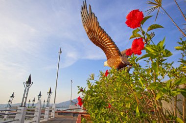 Langkawi Adası, Malezya 'daki Kartal' ın büyük heykeli.