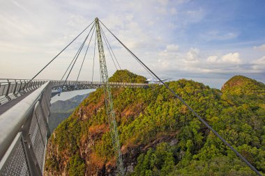 Langkawi adasındaki Malezya 'nın sembollerinden biri olan ünlü Gökyüzü Köprüsü.