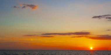 Langkawi Adası, Pantaj Cenang, Malezya sahilinde gün batımı