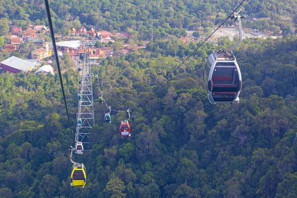 马来西亚Langkawi岛上山上的缆车 — 图库照片