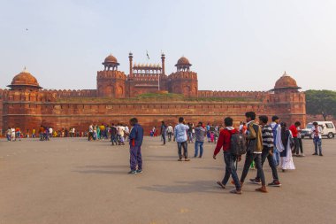 Old DELHI, 21 Kasım 2019 - Kızıl Fort.Bu kırmızı kumtaşı kalesi, Yeni Delhi, Hindistan 'da bulunan ve Babür İmparatoru' nun ikamet ettiği UNESCO Dünya mirası sahası..