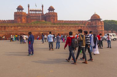 Old DELHI, 21 Kasım 2019 - Kızıl Fort.Bu kırmızı kumtaşı kalesi, Yeni Delhi, Hindistan 'da bulunan ve Babür İmparatoru' nun ikamet ettiği UNESCO Dünya mirası sahası..