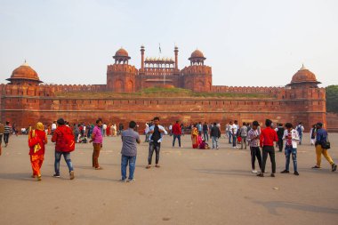 Old DELHI, 21 Kasım 2019 - Kızıl Fort.Bu kırmızı kumtaşı kalesi, Yeni Delhi, Hindistan 'da bulunan ve Babür İmparatoru' nun ikamet ettiği UNESCO Dünya mirası sahası..