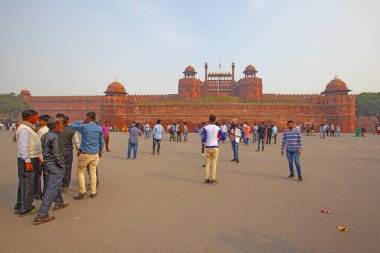 Old DELHI, 21 Kasım 2019 - Kızıl Fort.Bu kırmızı kumtaşı kalesi, Yeni Delhi, Hindistan 'da bulunan ve Babür İmparatoru' nun ikamet ettiği UNESCO Dünya mirası sahası..