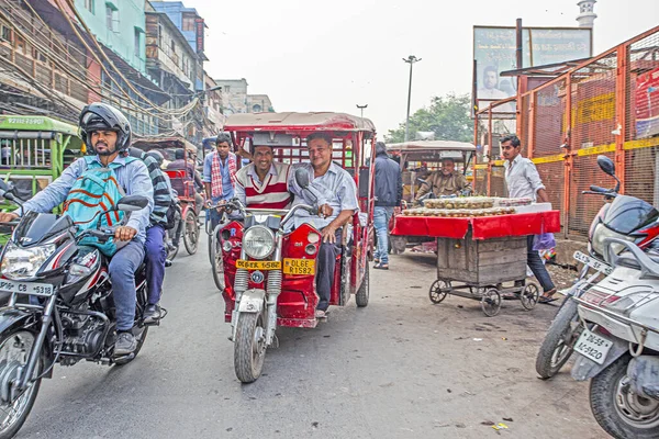 Delhi Indien November 2019 Menschen Und Transport Auf Der Straße — Stockfoto