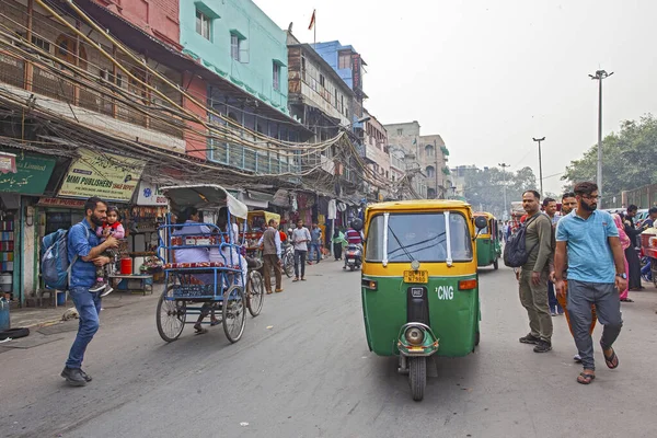 Delhi Indien November 2019 Menschen Und Transport Auf Der Straße — Stockfoto