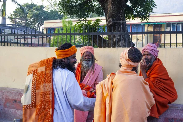 Rishikesh Uttarakhand India Grudnia 2019 Indyjscy Mnisi Wyznawcy Hinduizmu Sadhu — Zdjęcie stockowe