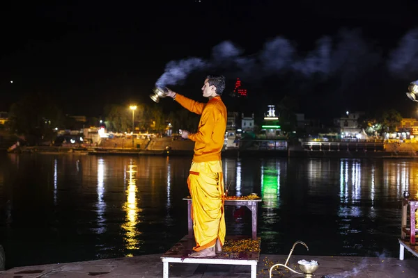 Rishikesh Uttarakhand December 2019 Priests Red Robe Holy City Rishikesh — Stock Photo, Image