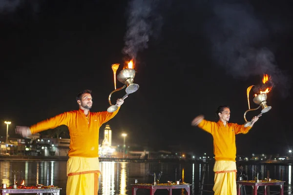 Rishikesh Uttarakhand December 2019 Priests Red Robe Holy City Rishikesh — Stock Photo, Image