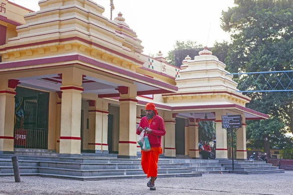 リシケシ ウッタラーカンド インド 2019年12月1日 インドのヒンドゥー教徒の信者の僧侶 サドゥ が巡礼地で有名なスワグ アシュラム周辺リシケシ — ストック写真
