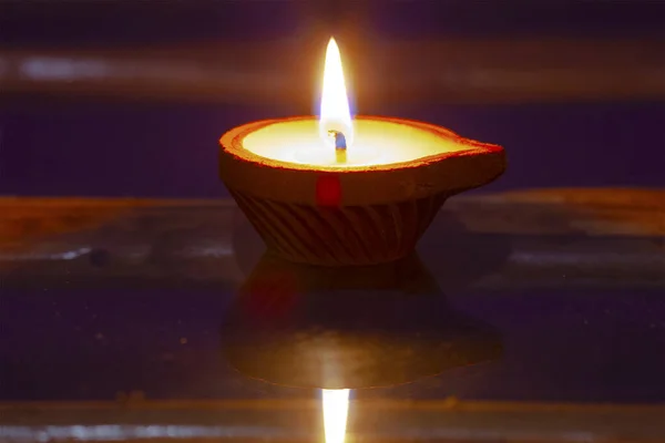 촛불을 불꽃을 반사하는 — 스톡 사진