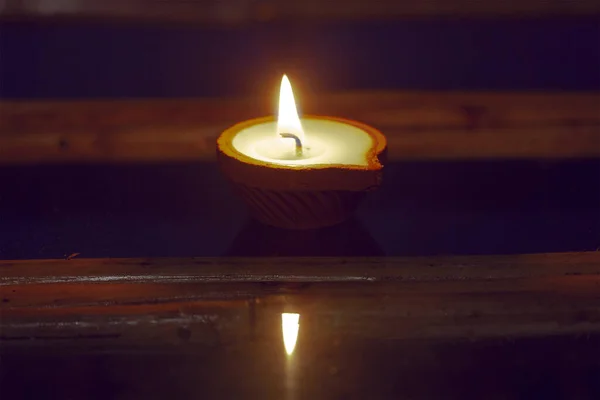 촛불을 불꽃을 반사하는 — 스톡 사진