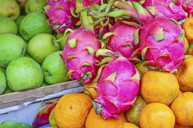 Pitaya, Güney Hindistan 'da Kerala' da portakal ve elma pazarı