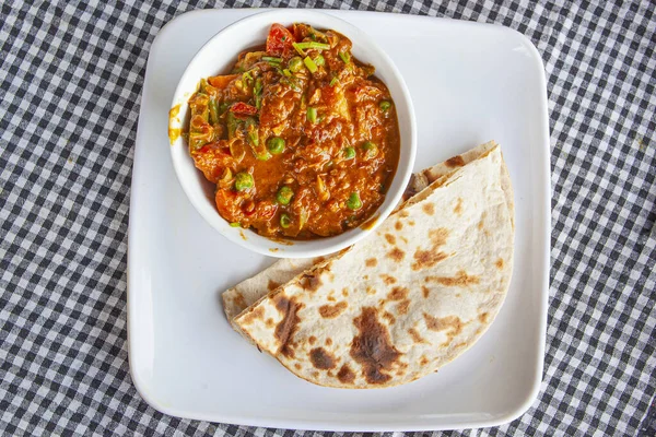 Cuisine Traditionnelle Indienne Aromatique Fraîche Curry Légumes Avec Chapatti Roti — Photo