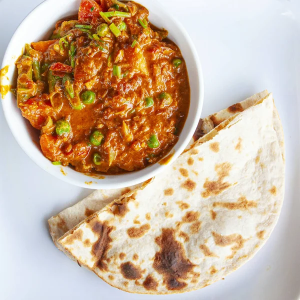 Färsk Aromatisk Indisk Tradition Mat Vegetabilisk Curry Med Chapatti Roti — Stockfoto