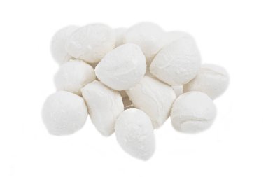 Beyaz arka planda beyaz Mozzarella peyniri izole