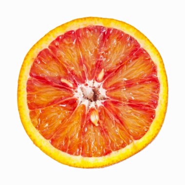 Beyaz arka planda izole edilmiş Sicilya portakal dilimi