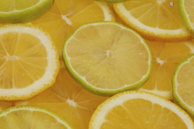 Taze, parlak meyve suları, limon ve limon.