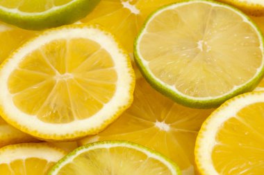 Taze, parlak meyve suları, limon ve limon.