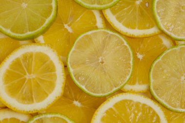 Taze, parlak meyve suları, limon ve limon.