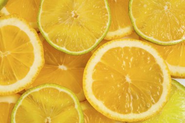 Taze, parlak meyve suları, limon ve limon.