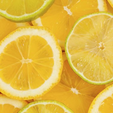 Taze, parlak meyve suları, limon ve limon.