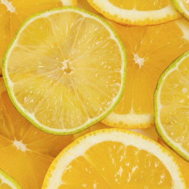 Taze, parlak meyve suları, limon ve limon.