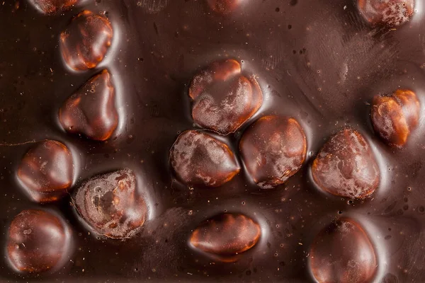 Grandes Avelãs Chocolate Preto Fundo Doces — Fotografia de Stock
