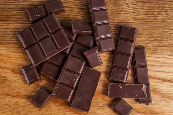 Barra Chocolate Con Leche Dulce Fondo Madera — Foto de Stock