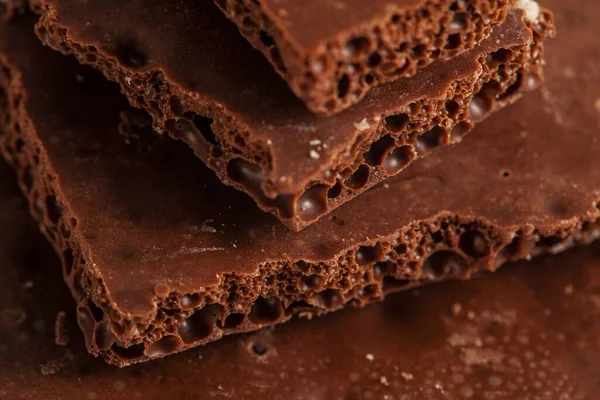 Tatlı Populer Süt Siyah Çikolatalı Makro Arka Plan — Stok fotoğraf
