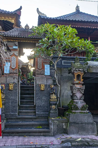 Spousta Krásných Architektonických Chrámů Ulicích Ubud Indonésie — Stock fotografie