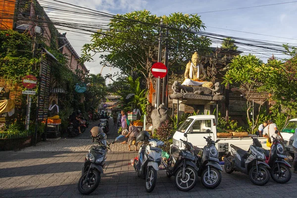 Ubud Bali Indonezja Marca 2020 Ulice Ubud Ruchem Mnóstwem Rowerów — Zdjęcie stockowe