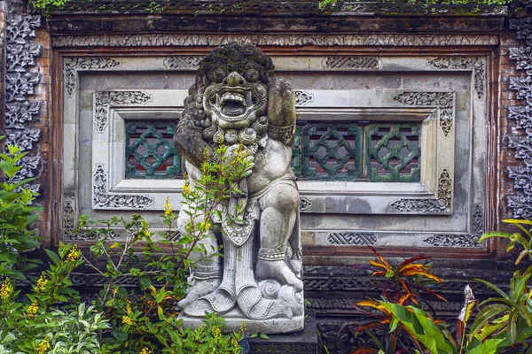 Statue Tradizionali Pietra Raffiguranti Demoni Dei Divinità Mitologiche Balinesi Bali — Foto Stock