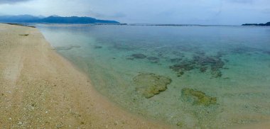 Gili Meno Adası 'ndaki inanılmaz Bali Denizi suyu
