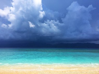 Gili Meno Adası 'ndaki inanılmaz Bali Denizi suyu