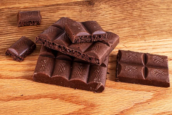 Chocolate Con Leche Porosa Sobre Fondo Madera — Foto de Stock