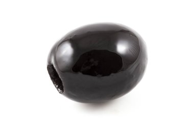 Siyah zeytin - appilatörler, beyaz arkaplanda izole edilmiş.