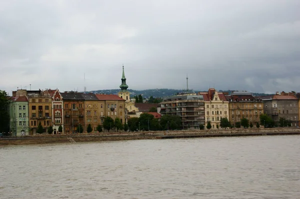 Gece Danubio Nehri Budapeşte binalar