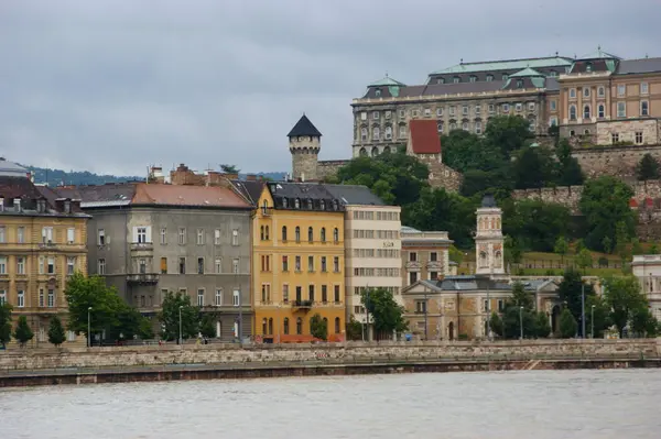 Gece Danubio Nehri Budapeşte binalar