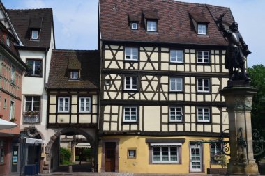 Fransa 'nın Grand Est bölgesindeki Alsazia' daki güzel Colmar kasabası.