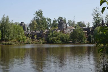 Pairi Daiza, Belçika 'nın kuzeydoğusunda büyük ve güzel bir hayvanat bahçesi.