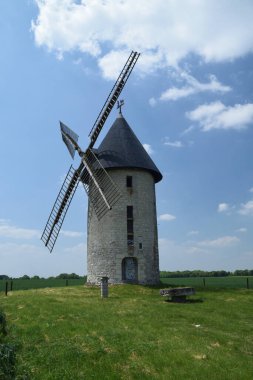 Fransa 'nın kuzeydoğusunda, Belçika sınırında yel değirmeni.